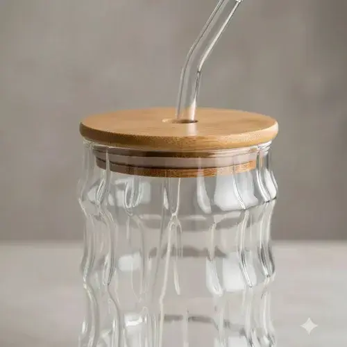 Vaso De Vidrio Con Tapa De Bambú Y Sorbete Diseño Ondulado Marrón Claro
